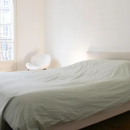 Pretty Cocoon Near Beaugrenelle * Paris
